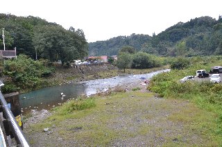 中津川 愛川橋の下流側がバーベキューにはおすすめです。