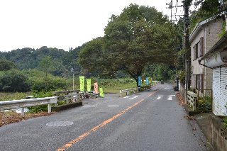 中津川 愛川橋のすぐ脇から河川敷へ車で降りられます。